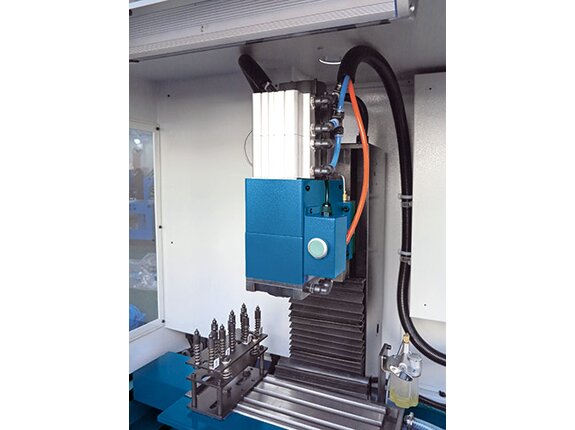 Pneumatic tool clamping