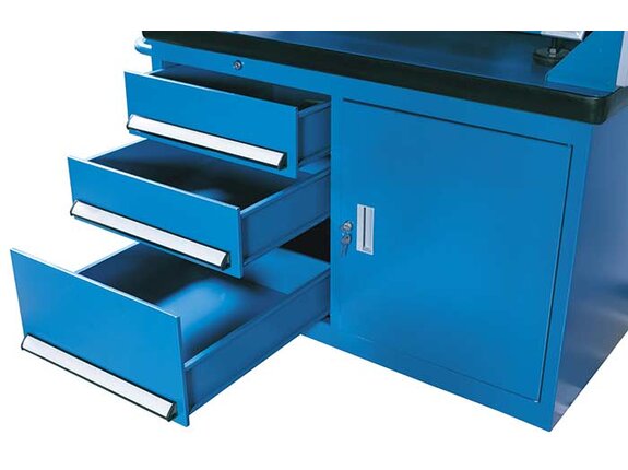 Practical drawers in the base