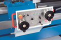Two electronic hand-wheels provide the familiar ergonomics of a conventional machine and allow fast setups and manual machining