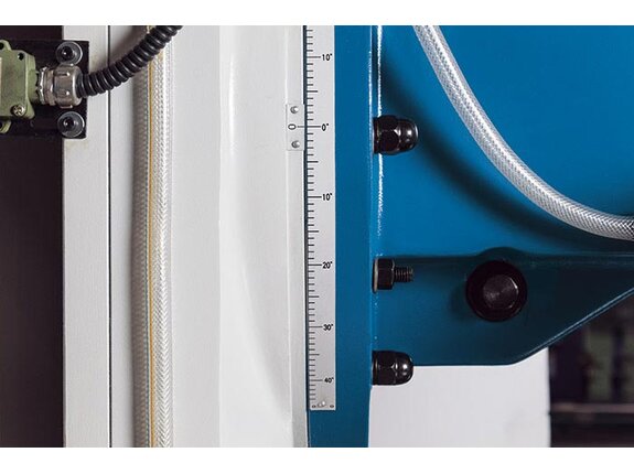 The very rigid cutter head can be precisely swiveled and aligned