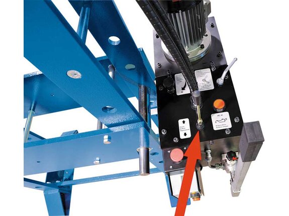 La prensa se opera a través de una palanca