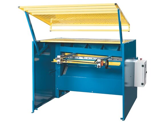 Swivel-mounted workspace enclosure ensures operator safety