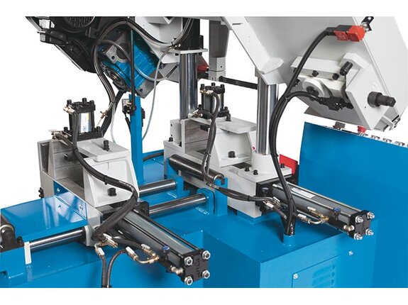 Bundle vise is provided for cutting entire material material to length