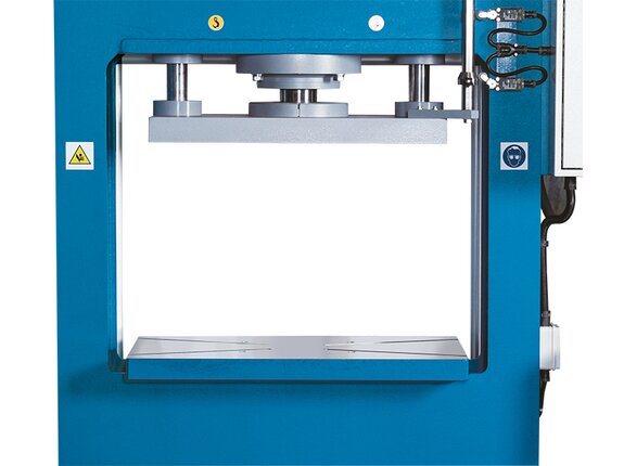 Shown with large capacity of 900 - 1500 mm