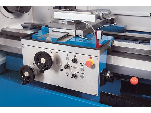 Micro-control via electronic hand-wheels - but handling and positioning just as with a conventional machine