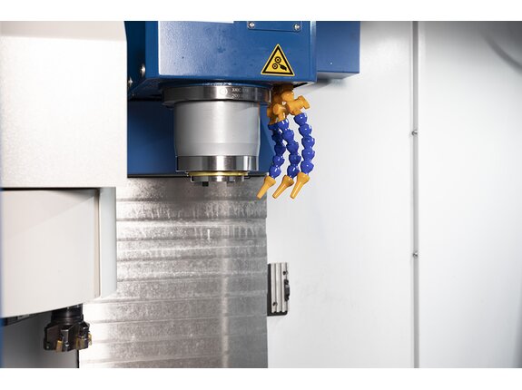 Main spindle with BT 40 mount