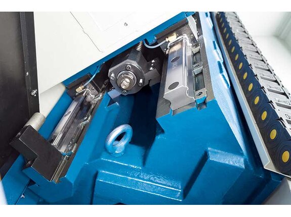 Central lubrication device and maintenance unit