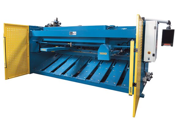 With the pneumatically controlled plate hold-up fixture even thin metal sheets can be positioned with high accuracy at the back gauge