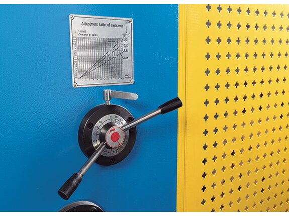 Central kerf adjustment