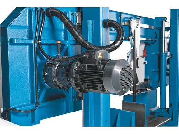 Powerful main drive motor, infinitely variable