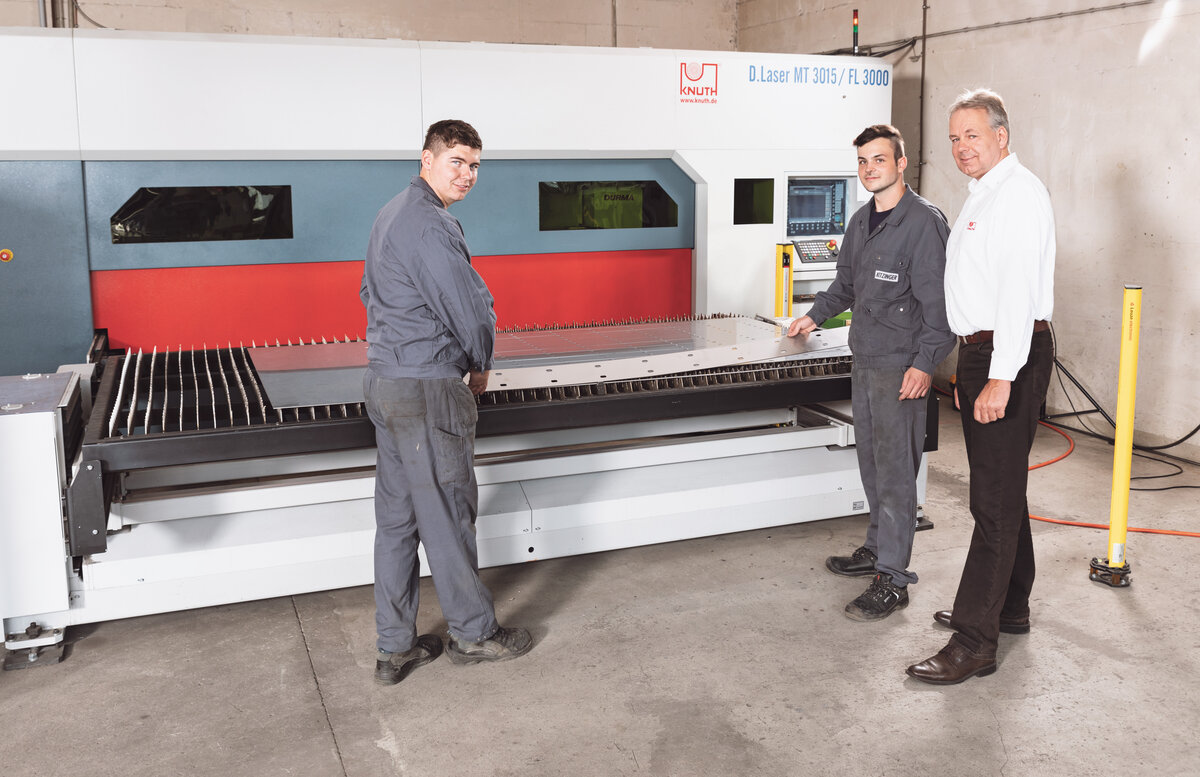 KNUTH Sales Manager, Christian Busch, looks at workpieces from the current production