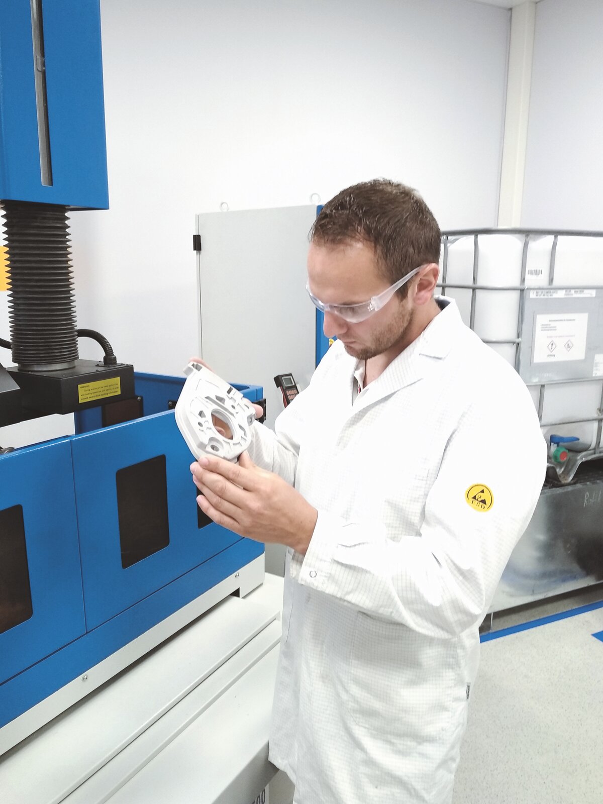 A scrutinizing look: Markus Schnell evaluates the results.