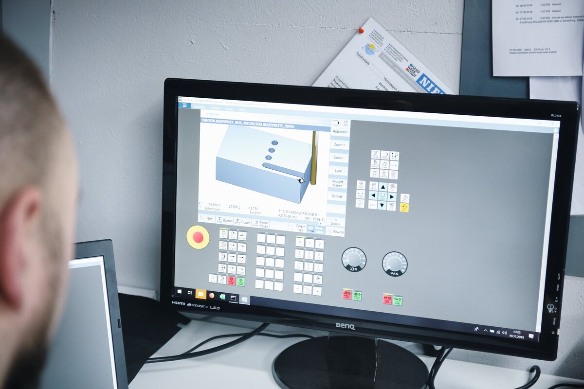 SinuTrain: Thanks to offline programming, the machine remains in productive operation for longer.