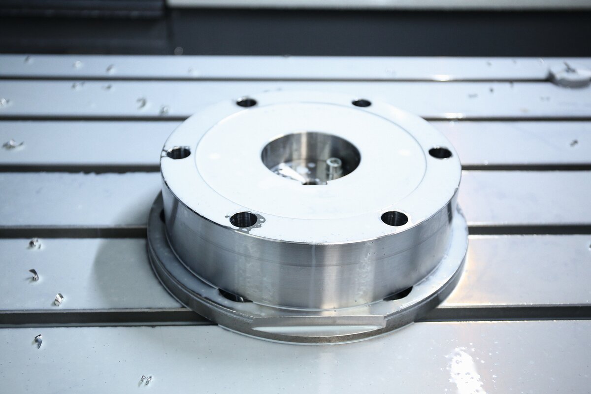 With the milling center, outsourced workflow steps were reintroduced into the company