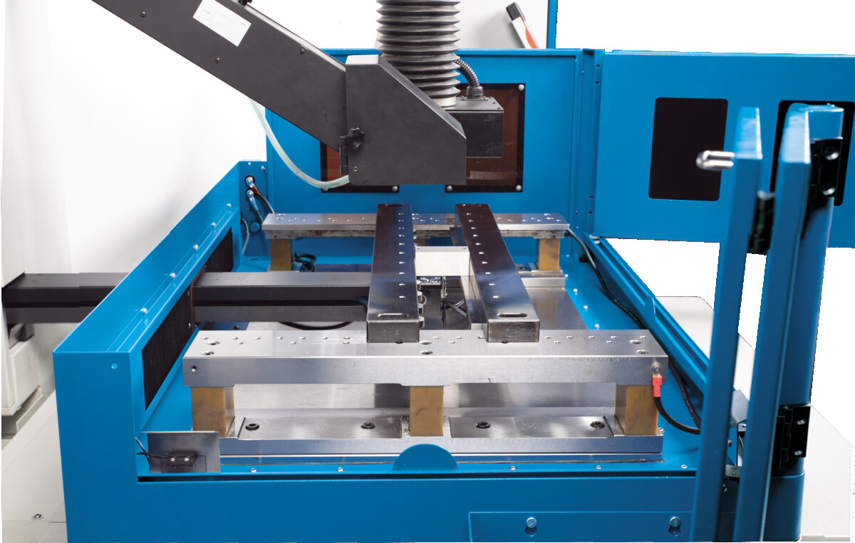 Das Erodieren von hochlegiertem Werkzeugstahl ist für die NeoSpark 500 kein Problem.