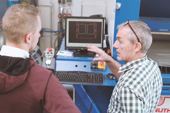 Решение инвестировать в лазерную технику Уильям Вальц, владелец фирмы C. & E. Rauh, принял решение, получив подробную профессиональную консультацию специалиста отдела сбыта фирмы KNUTH Тобиаса Хаманна